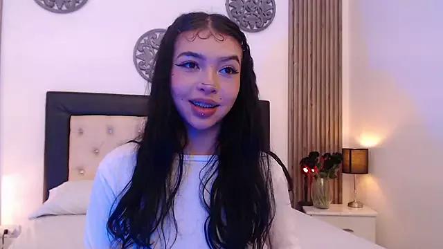 pettit_courtny from StripChat