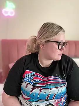 PiggyRose from StripChat
