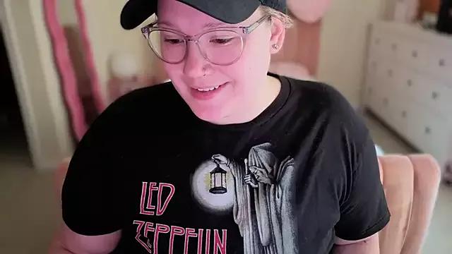 PiggyRose from StripChat