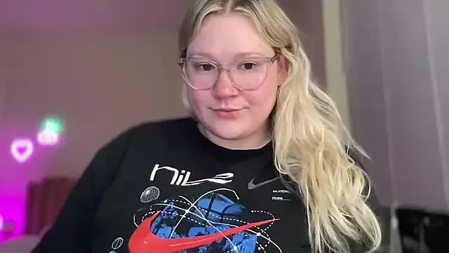 PiggyRose from StripChat