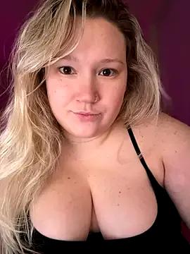 PiggyRose from StripChat