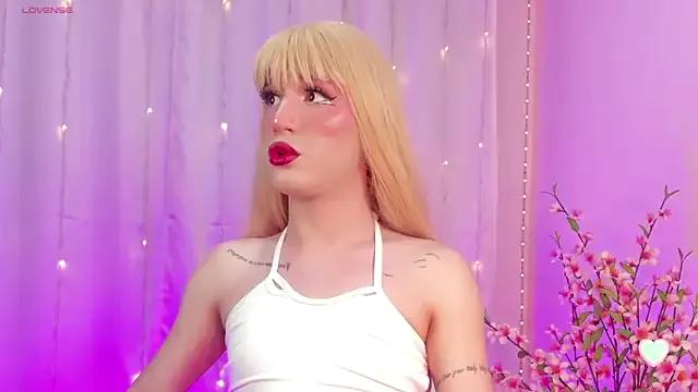 Pinkyrosse from StripChat is Freechat