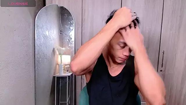 PinooyMilker from StripChat is Freechat