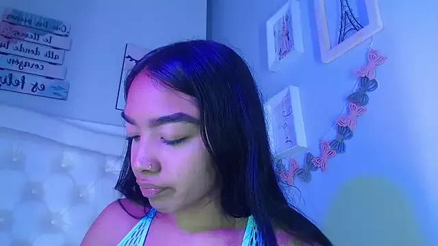 pocahontamoon on StripChat