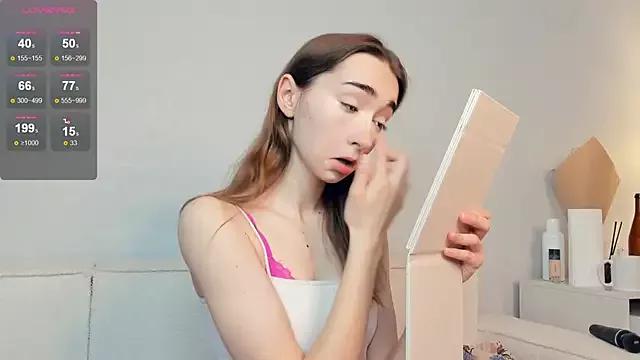 PollyBeev from StripChat is Freechat