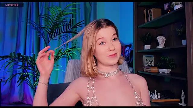 PollyHathor from StripChat
