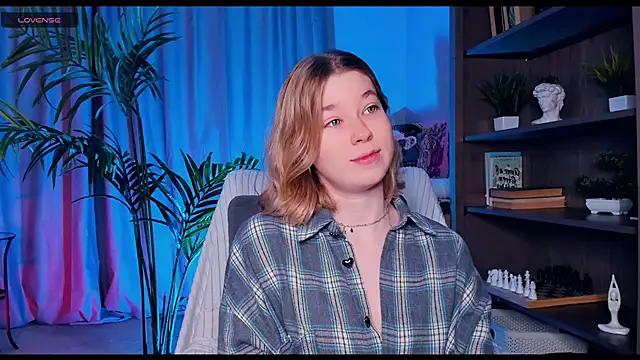 PollyHathor from StripChat