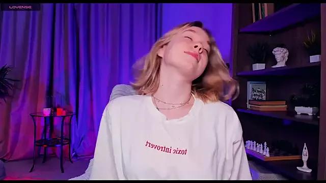 PollyHathor from StripChat