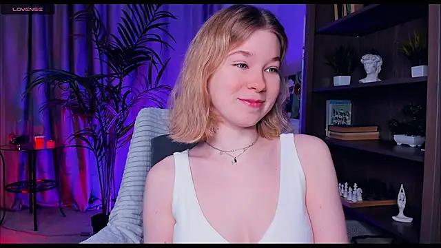 PollyHathor from StripChat