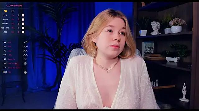 PollyHathor from StripChat