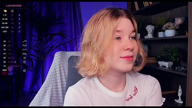 PollyHathor from StripChat