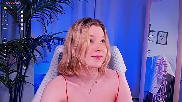 PollyHathor from StripChat