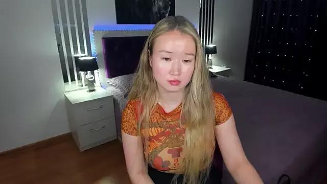 PollyOcean from StripChat