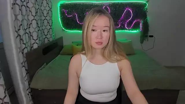 PollyOcean from StripChat is Freechat