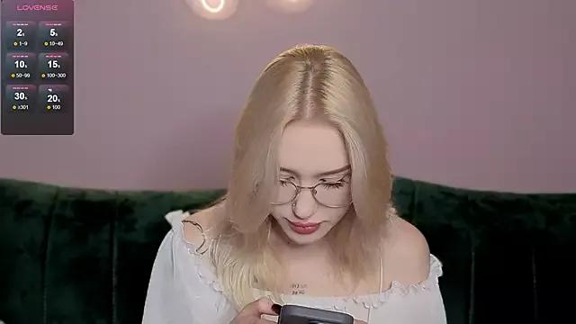 posasasha from StripChat is Freechat