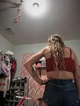 Photos of PrettiPluto from StripChat is Freechat