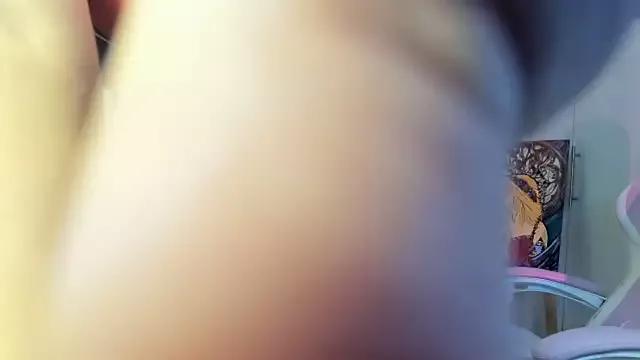 Pretty__zoe from StripChat is Freechat