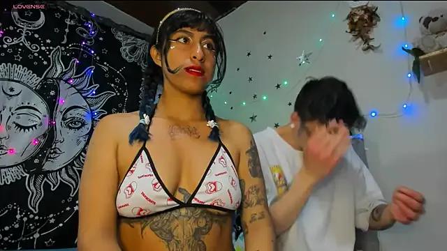 puepleholly from StripChat