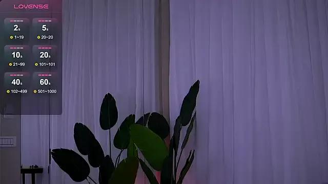 PureEllie from StripChat is Freechat