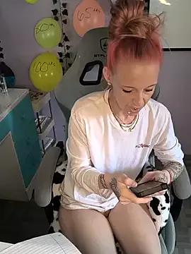 Purple2StayThnxx from StripChat is Freechat