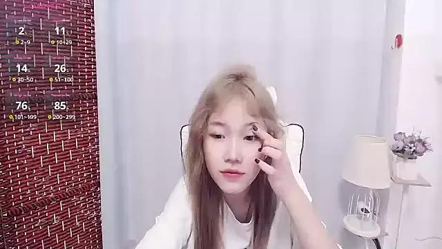 Q_mini from StripChat is Freechat