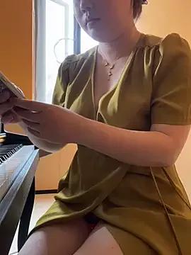 qinger2025 on StripChat