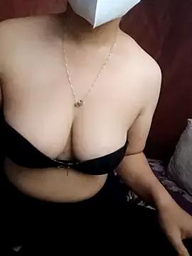 Qiune92 webcams show profile image 