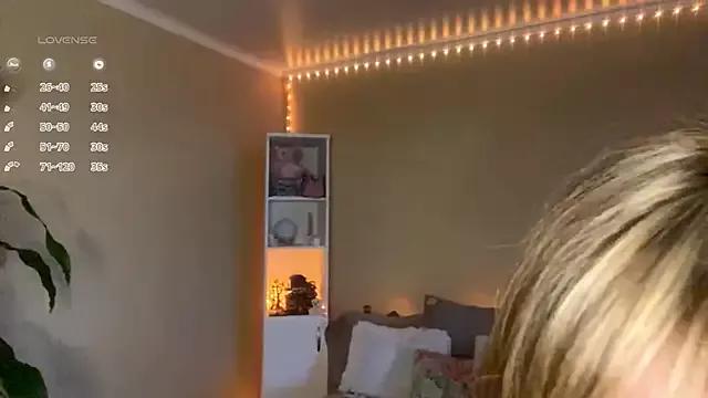 QtDoll from StripChat is Freechat