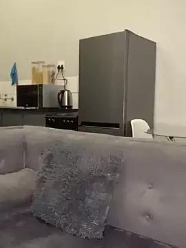 Queen-Boobylicious from StripChat