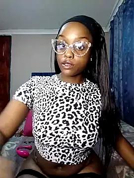 Queen-Chocolate from StripChat