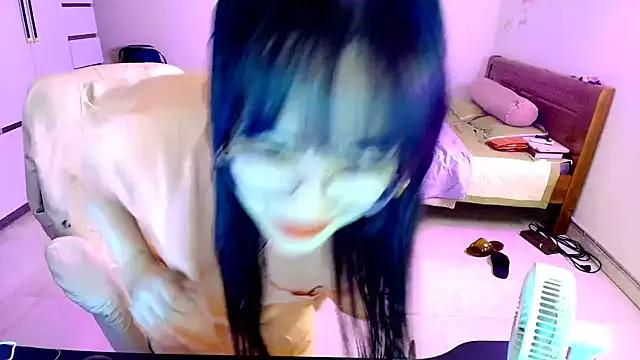 Queen_2k6 from StripChat