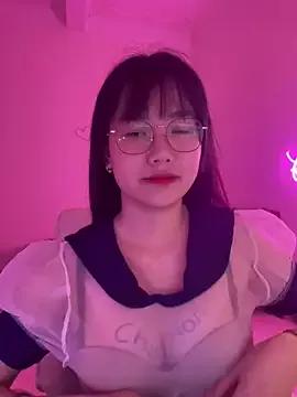 Queen_2k6 from StripChat