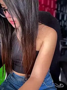 Queen__Love from StripChat is Freechat