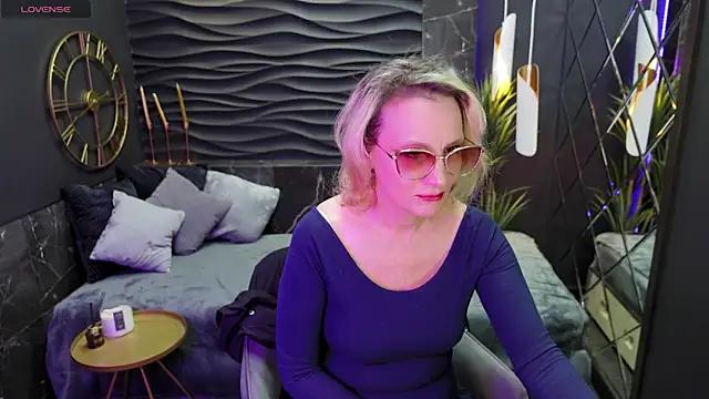Queen_Anna_ from StripChat