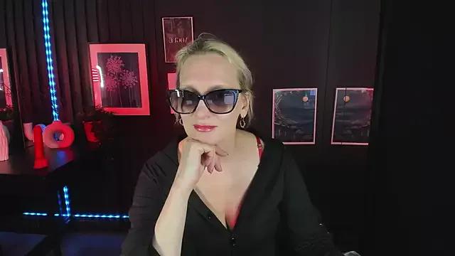 Queen_Anna_ from StripChat