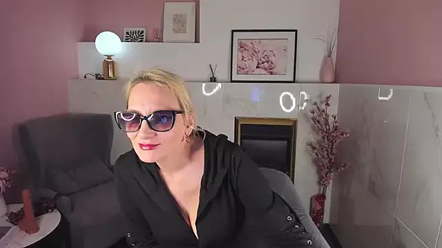Queen_Anna_ from StripChat