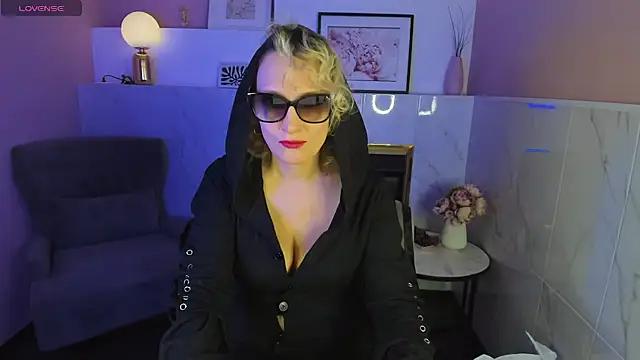 Queen_Anna_ from StripChat