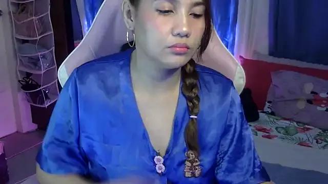 Queen_Hennesy from StripChat
