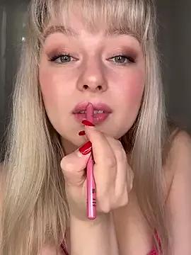 Queen_in_touch from StripChat is Freechat