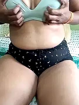 Queen_Kushi4 from StripChat
