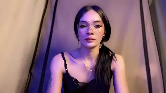 queen_lucinda from StripChat