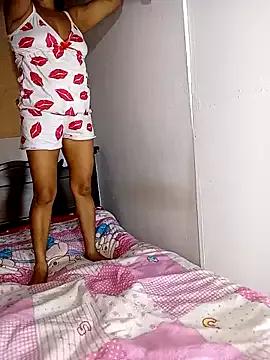 Queen_Naomi from StripChat is Freechat