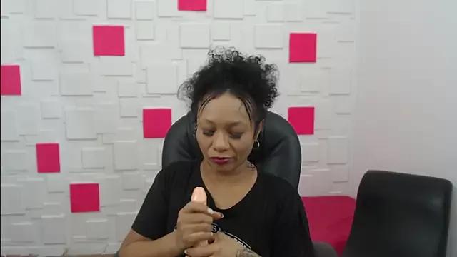 Queen_Naomi from StripChat is Freechat