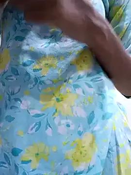 Queen_Oggy from StripChat is Freechat