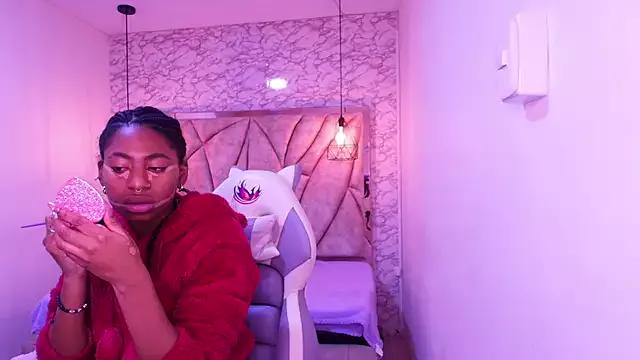 Queen_perla_ from StripChat
