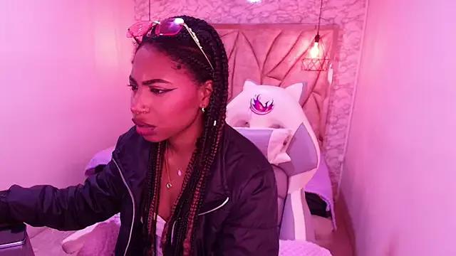 Queen_perla_ from StripChat
