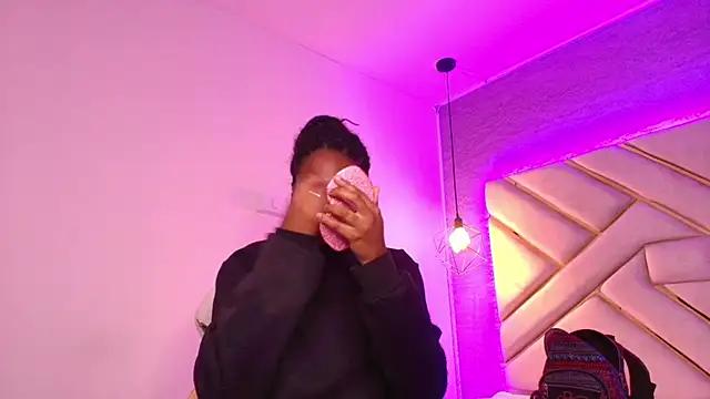 Queen_perla_ from StripChat