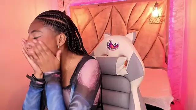 Queen_perla_ from StripChat is Freechat
