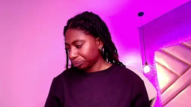 Queen_perla_ from StripChat