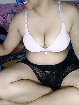 Queen_Taniya from StripChat